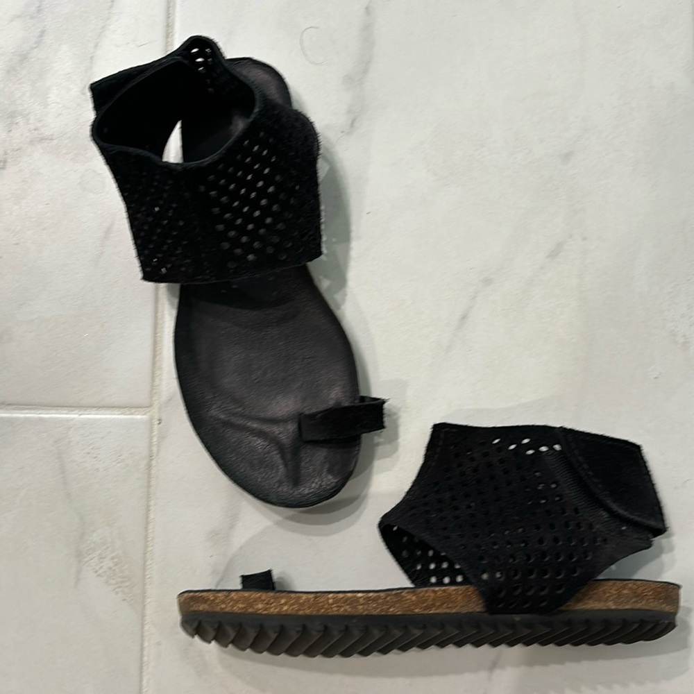 Pedro Garcia size 37 black suede sandals